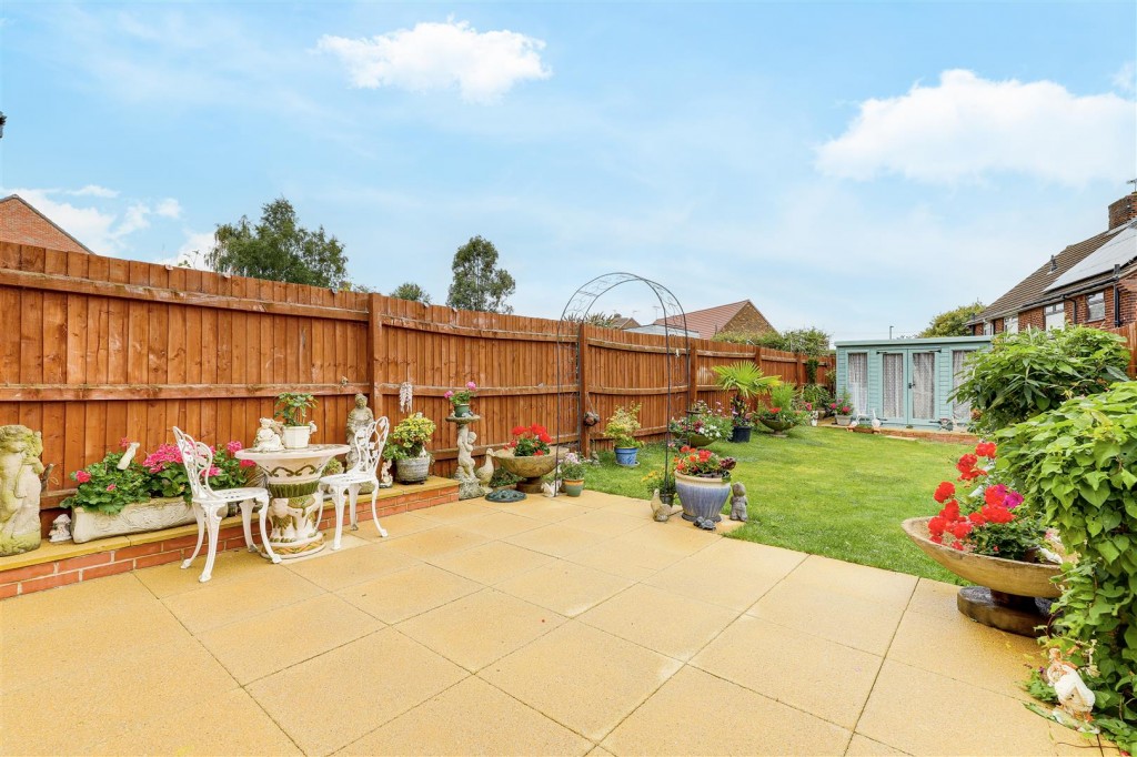 Moorgate Avenue, New Houghton, Mansfield, Nottinghamshire, NG19 8SS