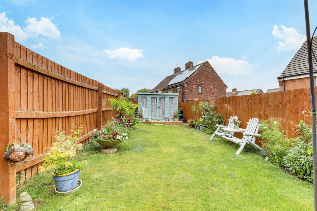 Moorgate Avenue, New Houghton, Mansfield, Nottinghamshire, NG19 8SS