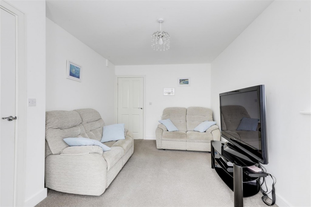 Moorgate Avenue, New Houghton, Mansfield, Nottinghamshire, NG19 8SS