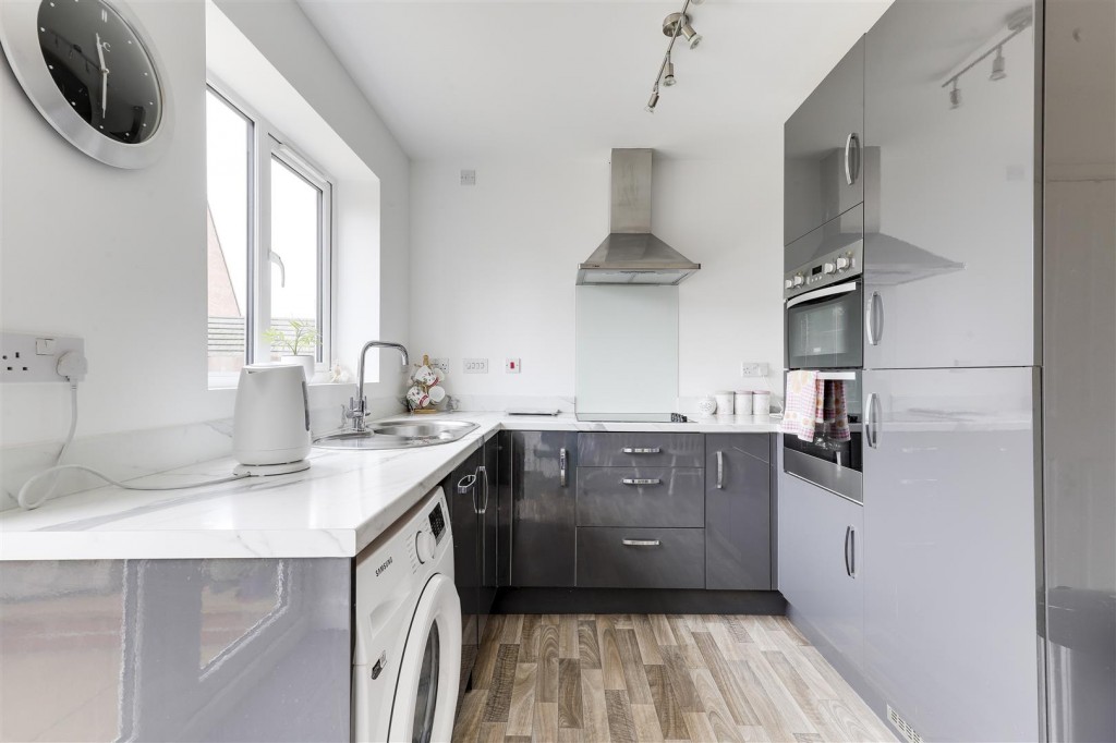 Moorgate Avenue, New Houghton, Mansfield, Nottinghamshire, NG19 8SS