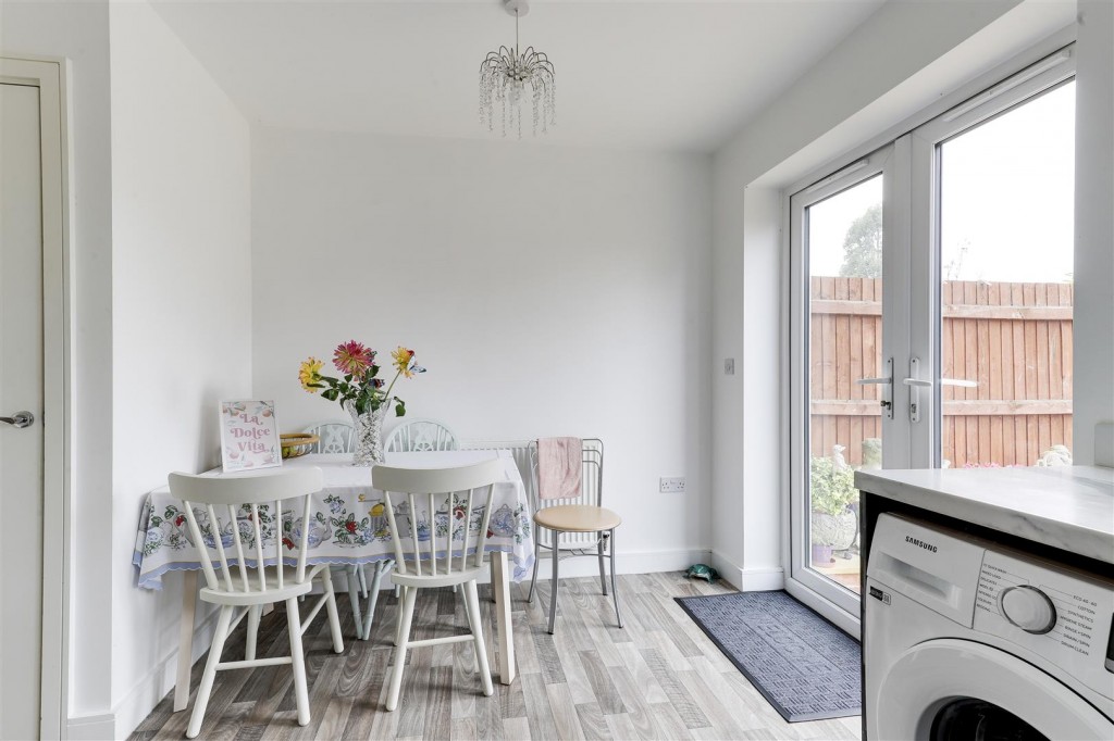 Moorgate Avenue, New Houghton, Mansfield, Nottinghamshire, NG19 8SS