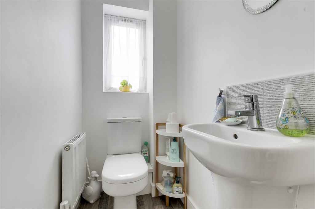 Moorgate Avenue, New Houghton, Mansfield, Nottinghamshire, NG19 8SS