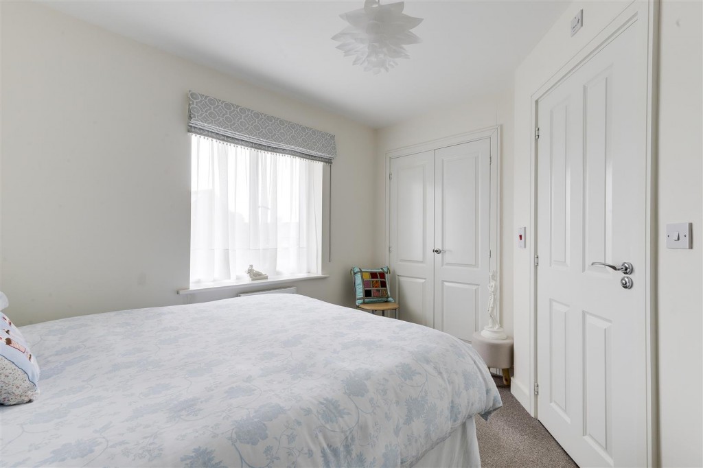 Moorgate Avenue, New Houghton, Mansfield, Nottinghamshire, NG19 8SS