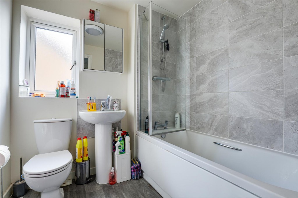 Poole Avenue, Gedling, Nottinghamshire, NG4 4ND