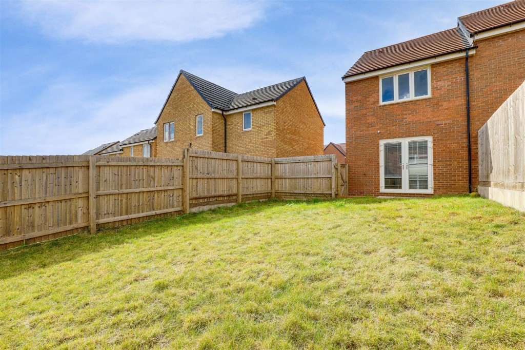 Poole Avenue, Gedling, Nottinghamshire, NG4 4ND