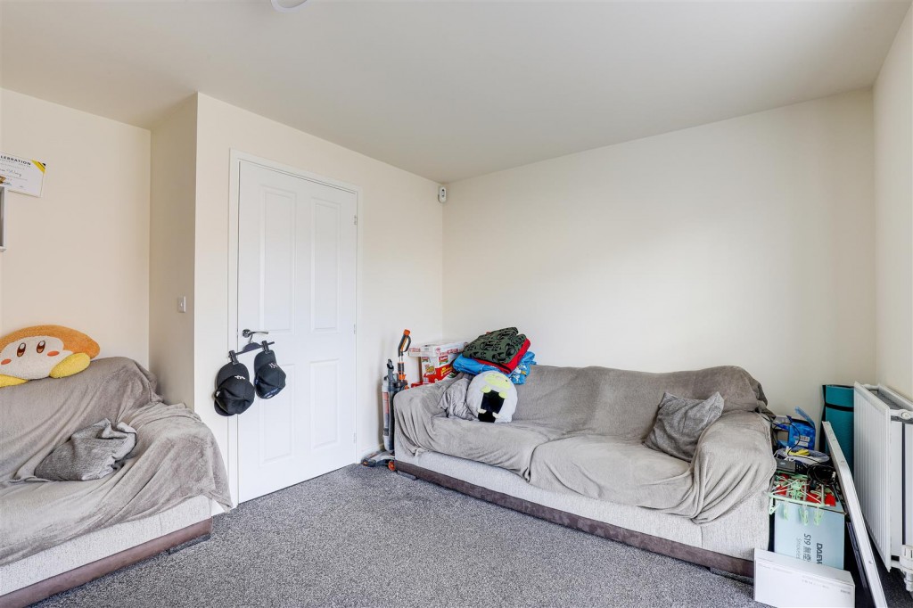 Poole Avenue, Gedling, Nottinghamshire, NG4 4ND