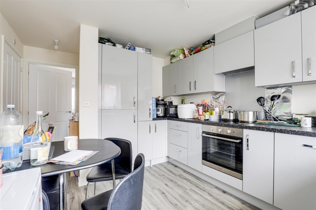 Poole Avenue, Gedling, Nottinghamshire, NG4 4ND