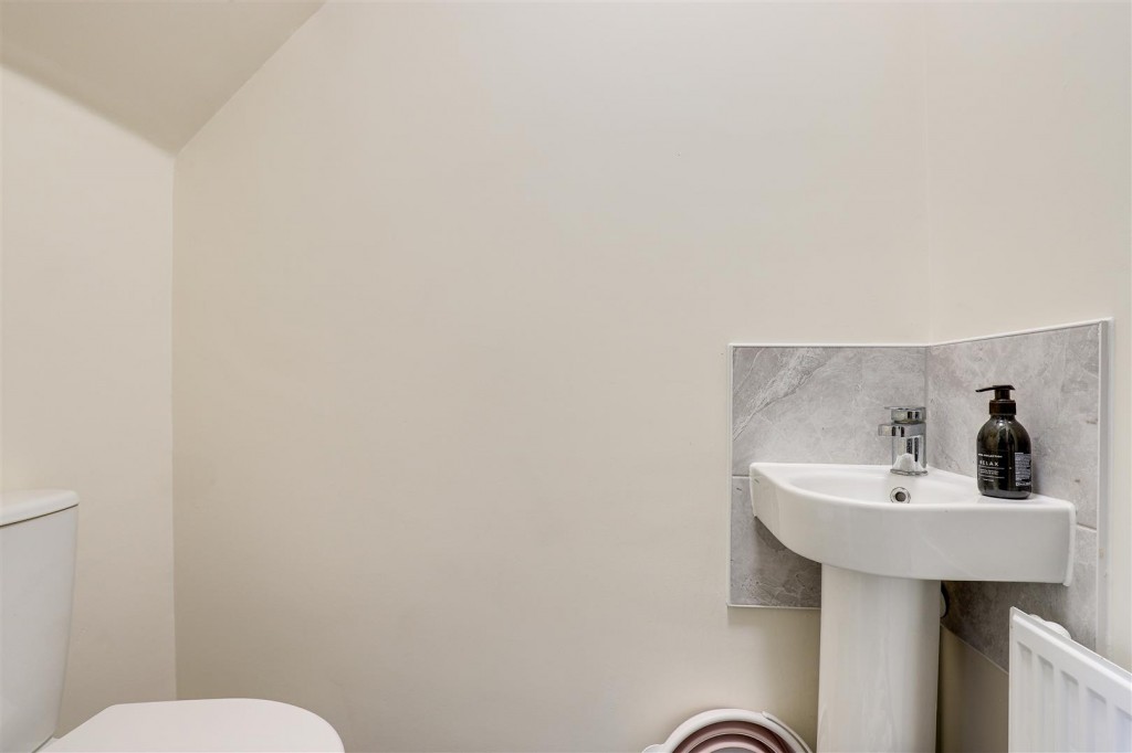 Poole Avenue, Gedling, Nottinghamshire, NG4 4ND