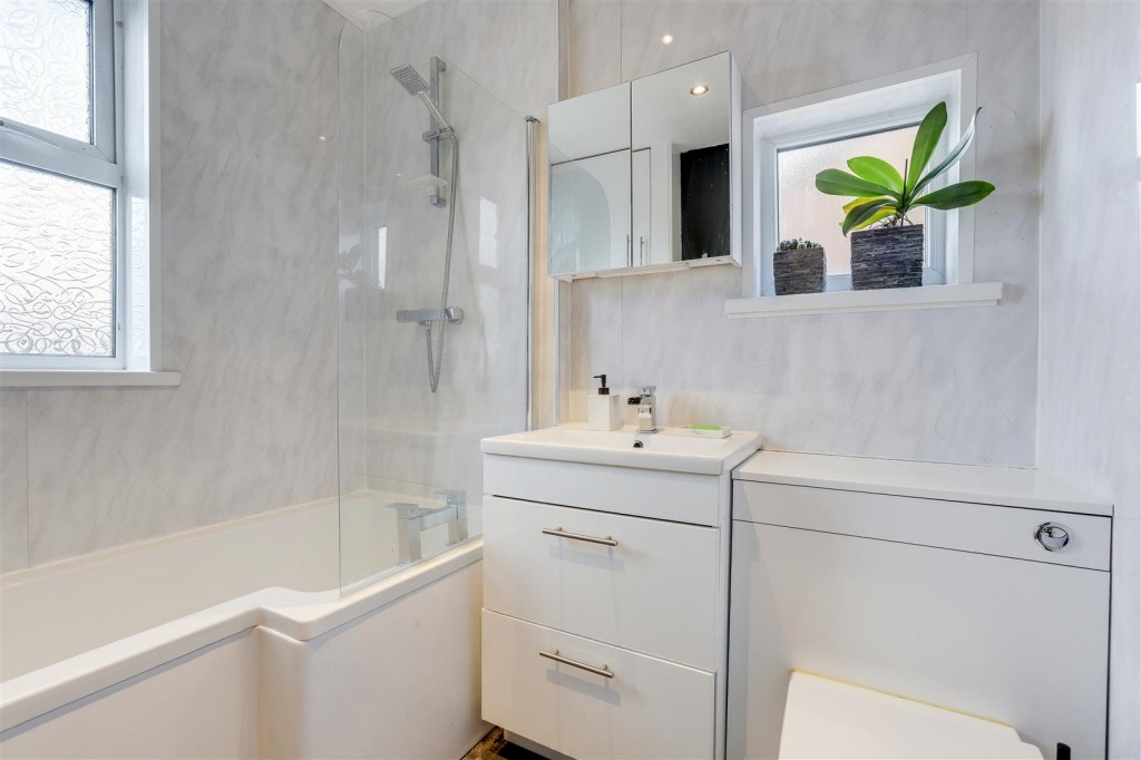 Dagmar Grove, Beeston, Nottinghamshire, NG9 2BH