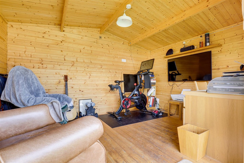 Broadmead, Burton Joyce, Nottinghamshire, NG14 5FL