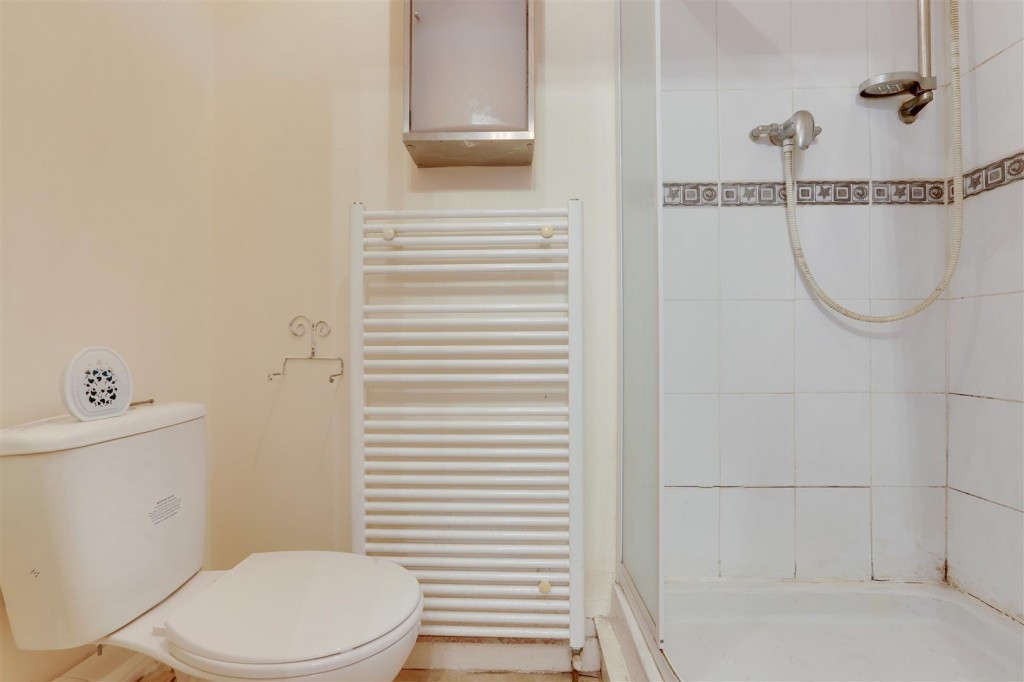 Egypt Road, Basford, Nottinghamshire, NG7 7GN