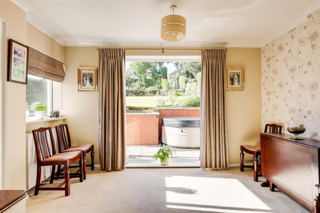 Foxhill Road, Carlton, Nottinghamshire, NG4 1PJ