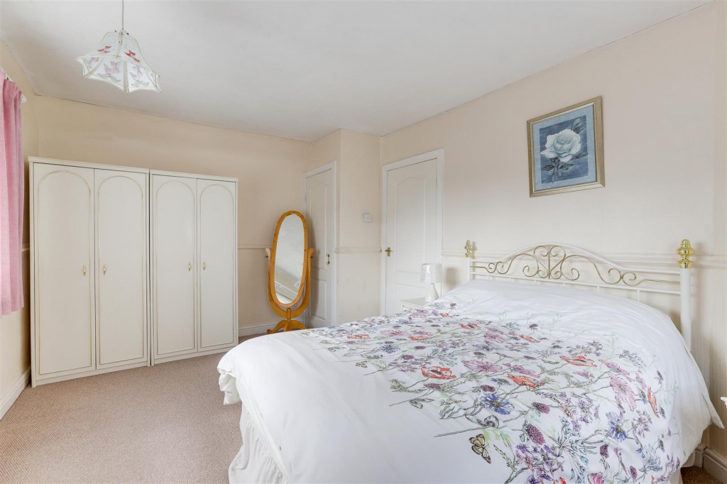 Ledbury Vale, Aspley, Nottinghamshire, NG8 5QH