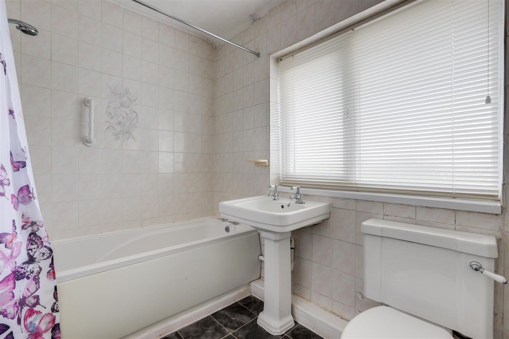 Ledbury Vale, Aspley, Nottinghamshire, NG8 5QH