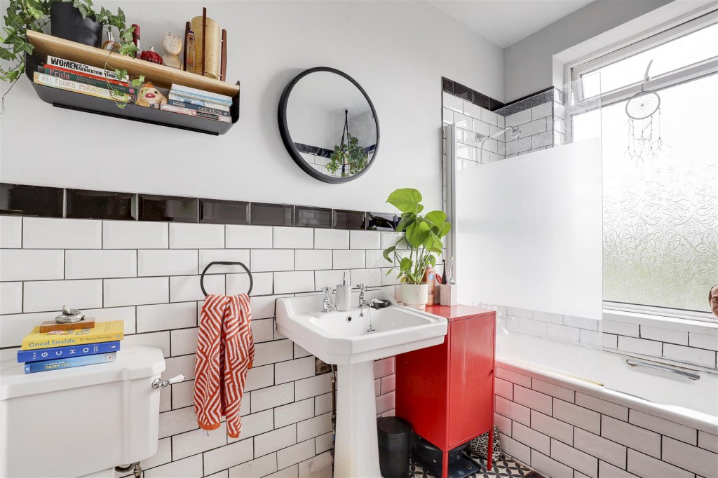 Carlton Road, Carlton, Nottinghamshire, NG3 7AF