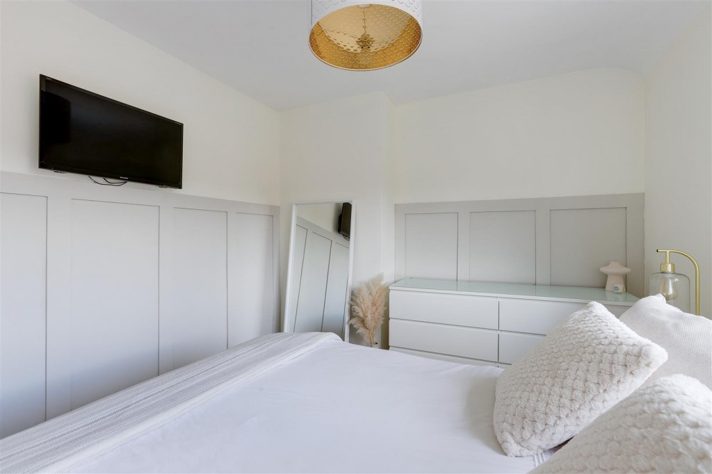 Eltham Drive, Broxtowe, Nottinghamshire, NG8 6BQ