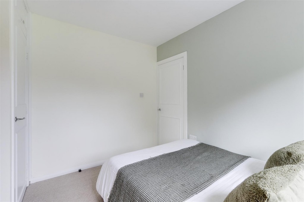 Eltham Drive, Broxtowe, Nottinghamshire, NG8 6BQ