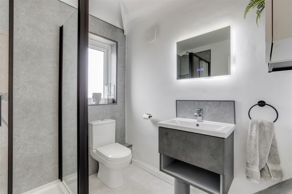 Eltham Drive, Broxtowe, Nottinghamshire, NG8 6BQ