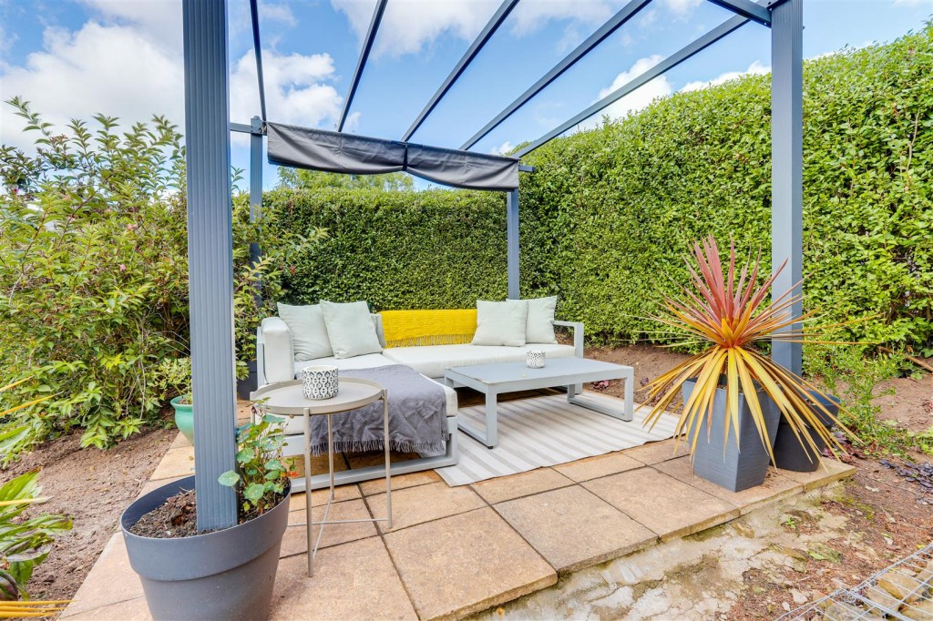 Eltham Drive, Broxtowe, Nottinghamshire, NG8 6BQ