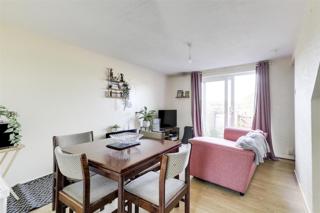 Rushmere Walk, Arnold, Nottinghamshire, NG5 6SH