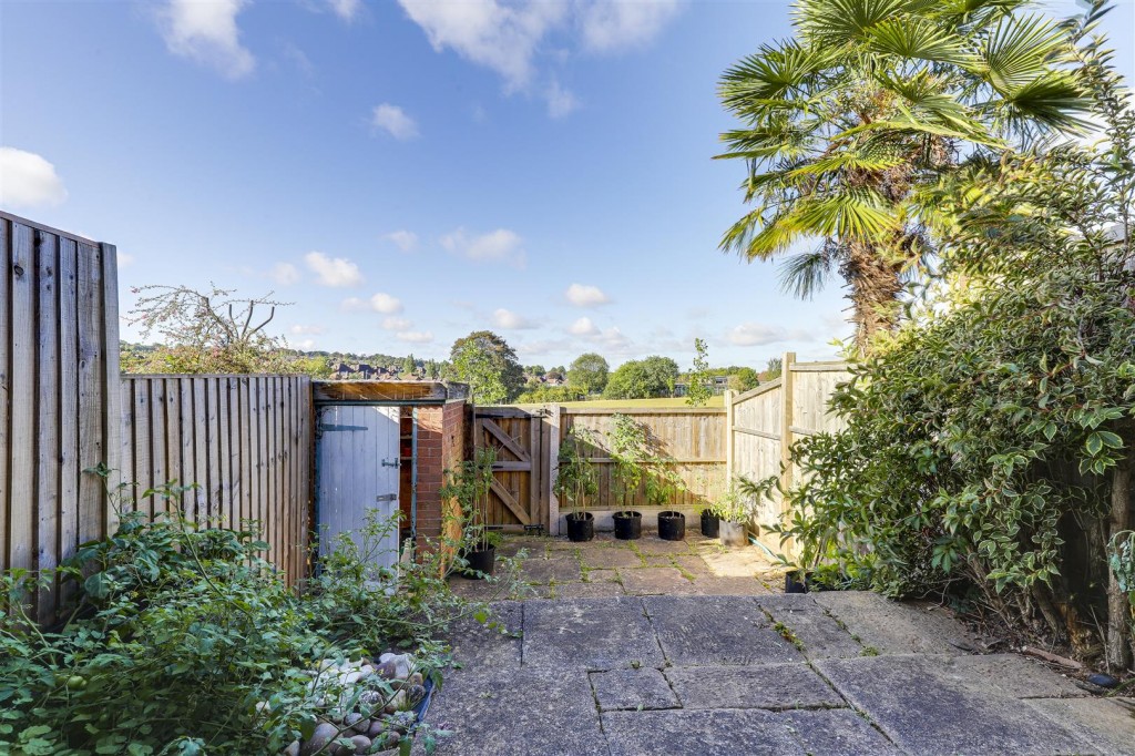 Rushmere Walk, Arnold, Nottinghamshire, NG5 6SH