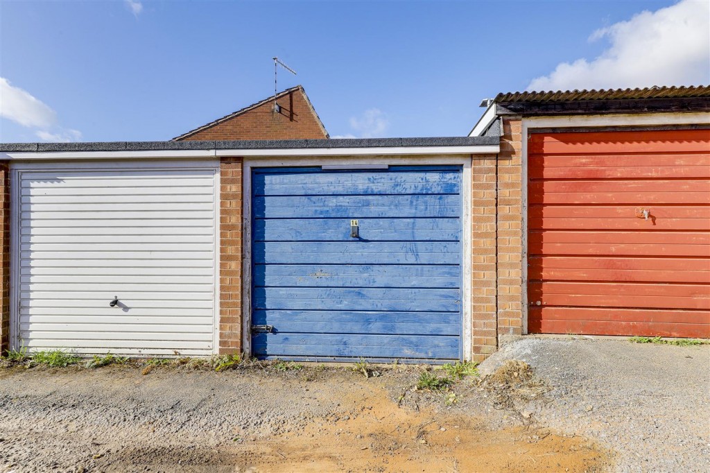 Rushmere Walk, Arnold, Nottinghamshire, NG5 6SH