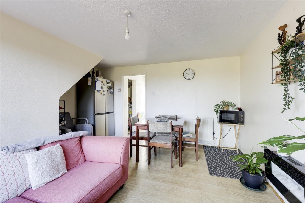 Rushmere Walk, Arnold, Nottinghamshire, NG5 6SH