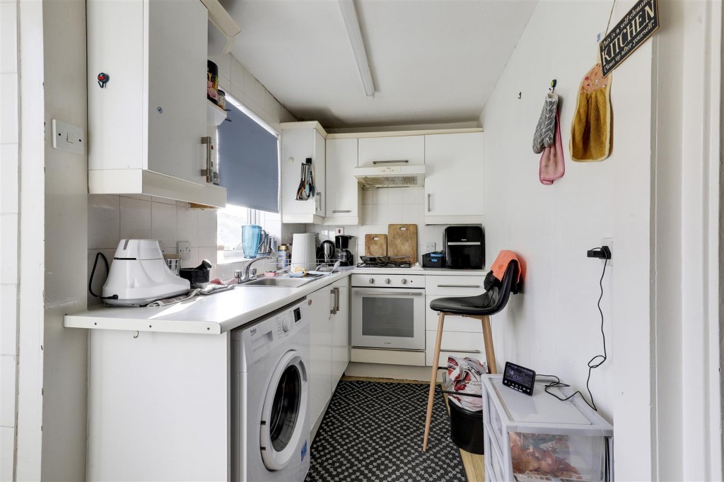 Rushmere Walk, Arnold, Nottinghamshire, NG5 6SH