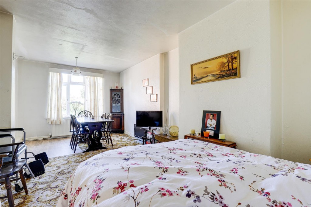 Prospect Road, Carlton, Nottinghamshire, NG4 1LX