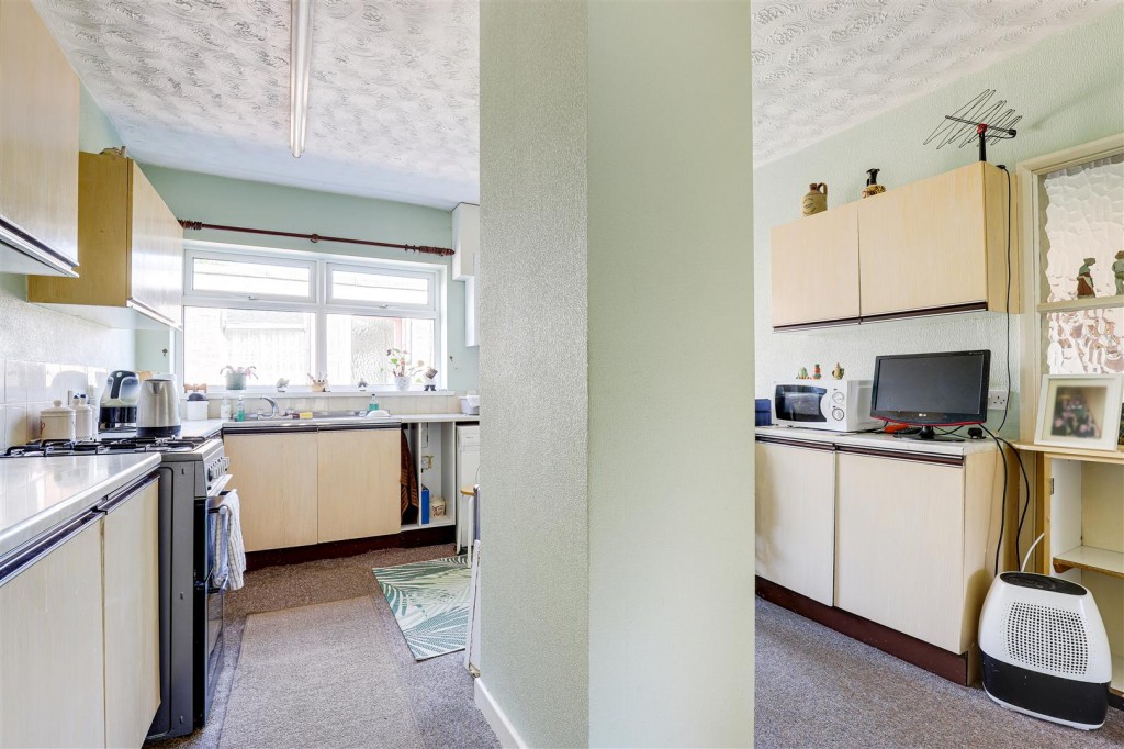 Prospect Road, Carlton, Nottinghamshire, NG4 1LX