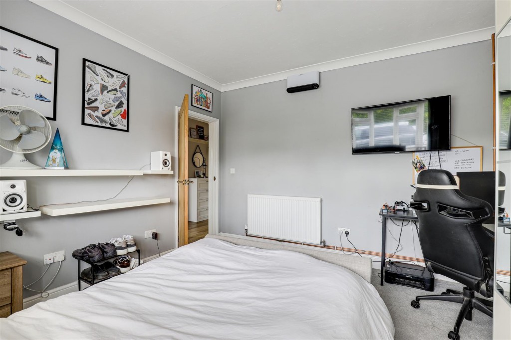 Roslyn Avenue, Gedling, Nottinghamshire, NG4 3NQ