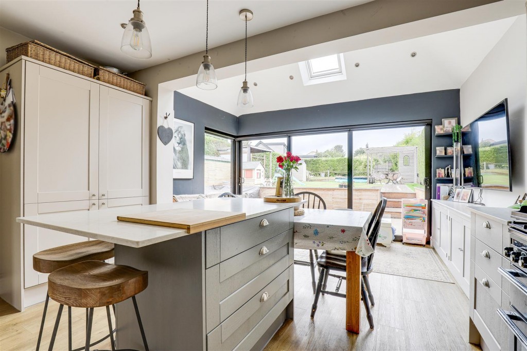 Roslyn Avenue, Gedling, Nottinghamshire, NG4 3NQ