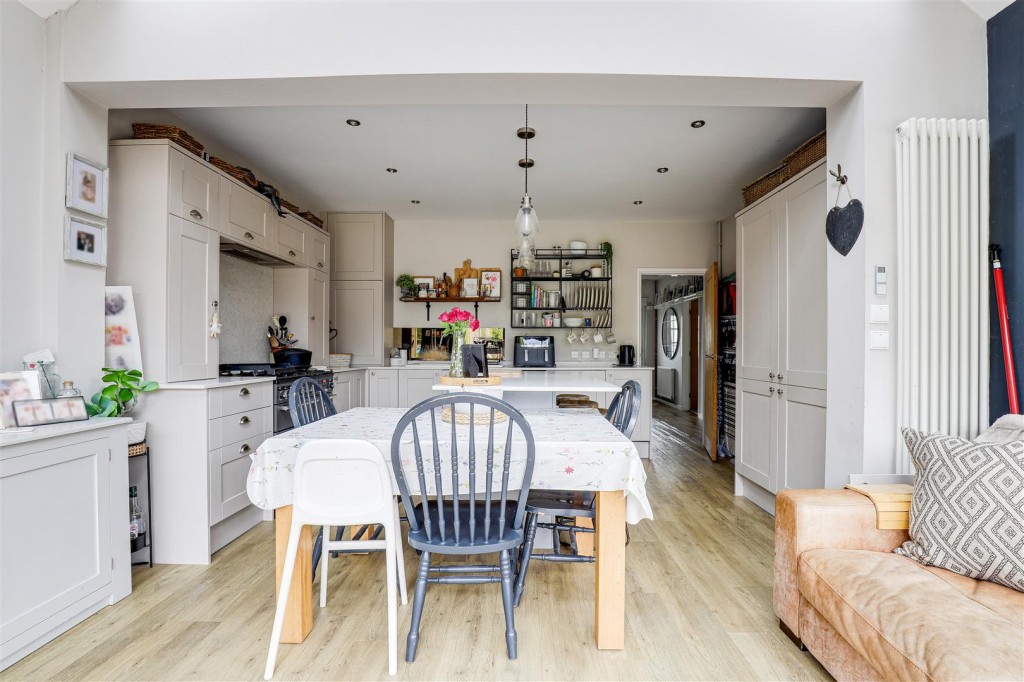 Roslyn Avenue, Gedling, Nottinghamshire, NG4 3NQ