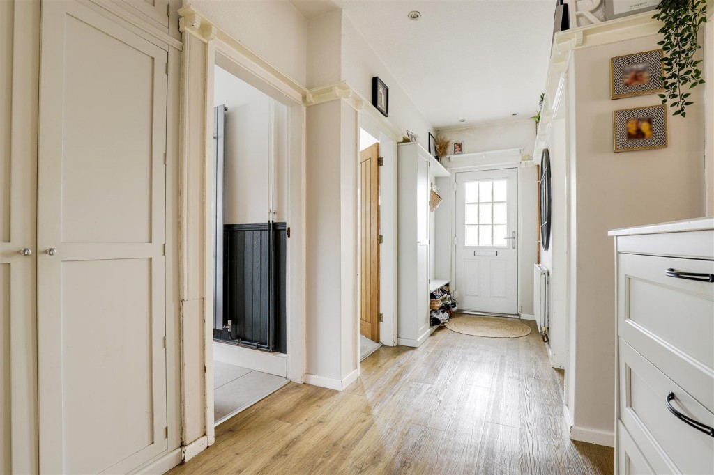 Roslyn Avenue, Gedling, Nottinghamshire, NG4 3NQ