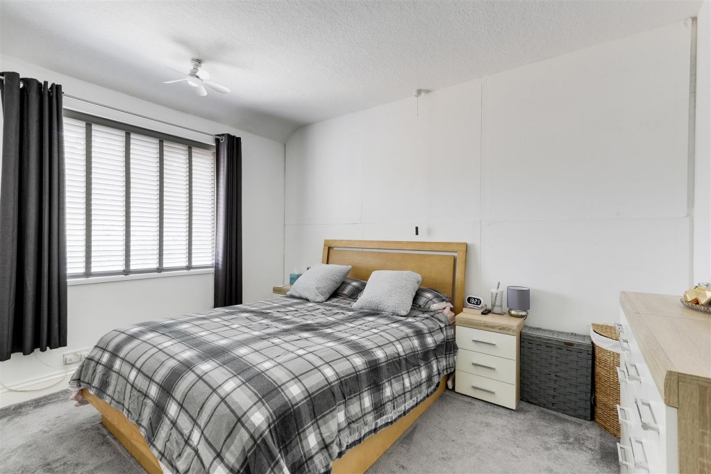 Norburn Crescent, Nottingham, Nottinghamshire, NG6 0An