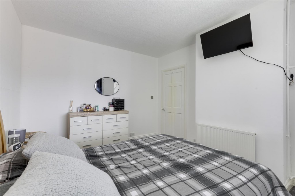 Norburn Crescent, Nottingham, Nottinghamshire, NG6 0An