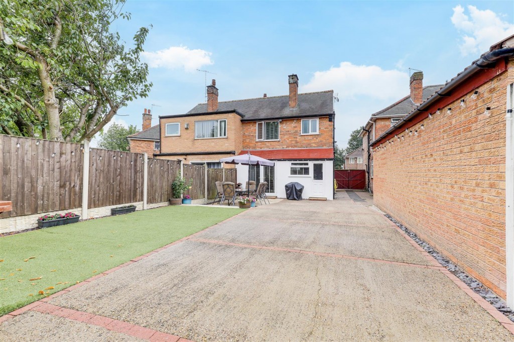 Norburn Crescent, Nottingham, Nottinghamshire, NG6 0An