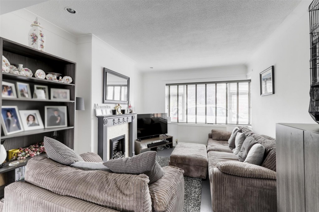 Norburn Crescent, Nottingham, Nottinghamshire, NG6 0An