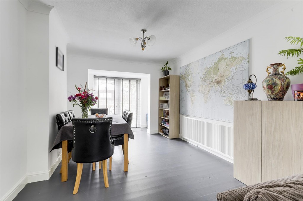 Norburn Crescent, Nottingham, Nottinghamshire, NG6 0An