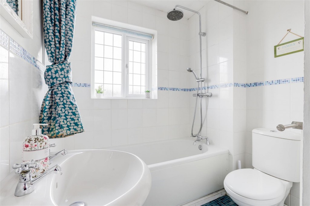 Dylan Thomas Road, Bestwood Park, Nottinghamshire, NG5 5UA