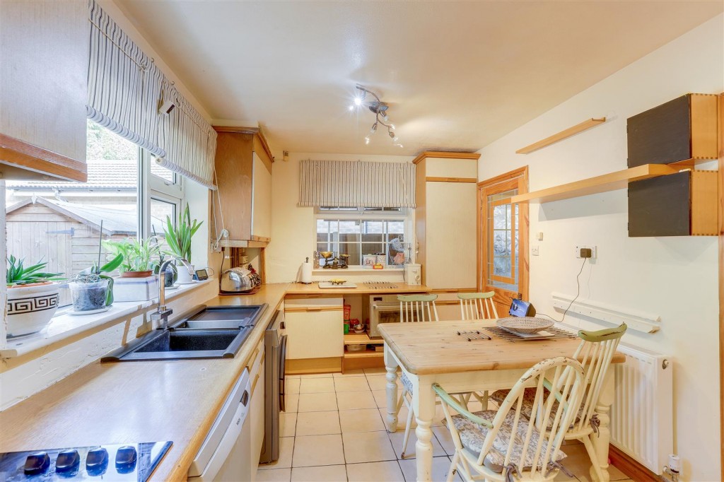 Weaverthorpe Road, Woodthorpe, Nottinghamshire, NG5 4PU