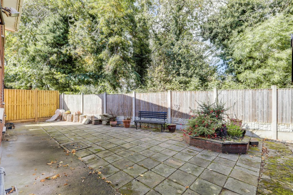 Weaverthorpe Road, Woodthorpe, Nottinghamshire, NG5 4PU