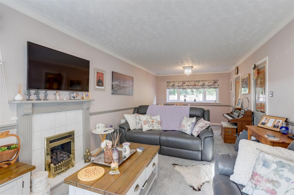 Weaverthorpe Road, Woodthorpe, Nottinghamshire, NG5 4PU