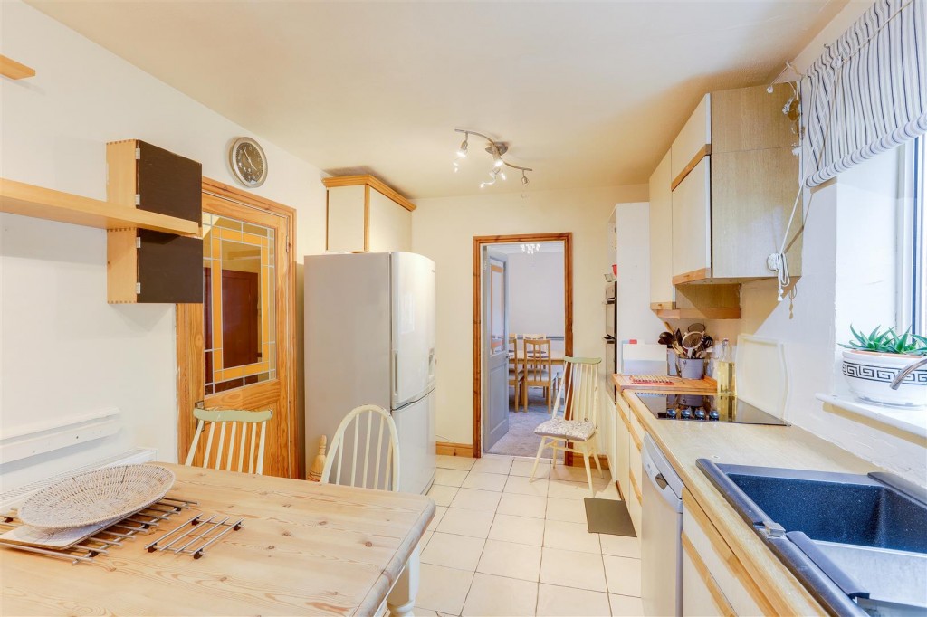 Weaverthorpe Road, Woodthorpe, Nottinghamshire, NG5 4PU