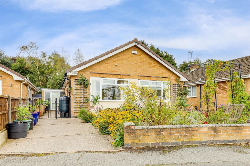 Leslie Grove, Calverton, Nottinghamshire, NG14 6GL