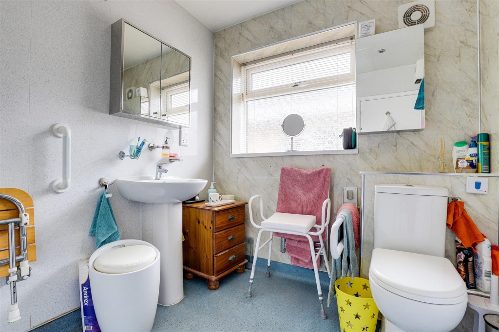 Leslie Grove, Calverton, Nottinghamshire, NG14 6GL