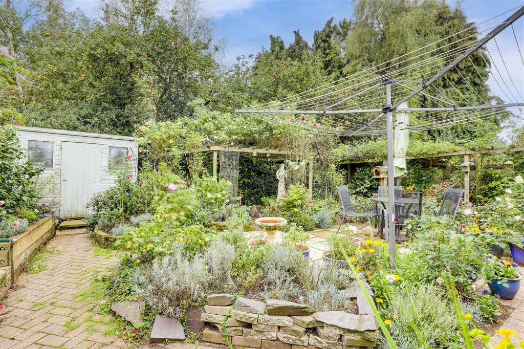 Leslie Grove, Calverton, Nottinghamshire, NG14 6GL