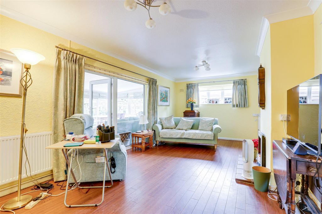 Leslie Grove, Calverton, Nottinghamshire, NG14 6GL