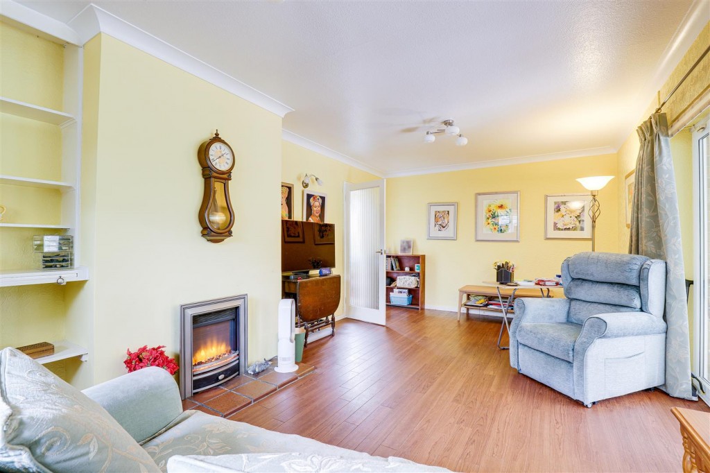 Leslie Grove, Calverton, Nottinghamshire, NG14 6GL