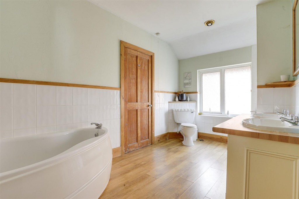 Garden Road, Hucknall, Nottinghamshire, NG15 6LH